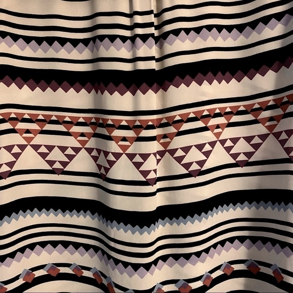 BCBG Blouse, 3/4 button up sleeve, geometric design. - Picture 7 of 10